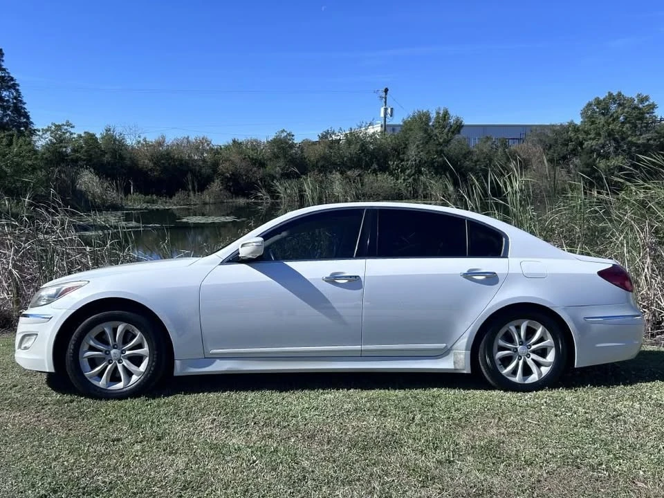 2012 Hyundai Genesis - Image 2 of 18