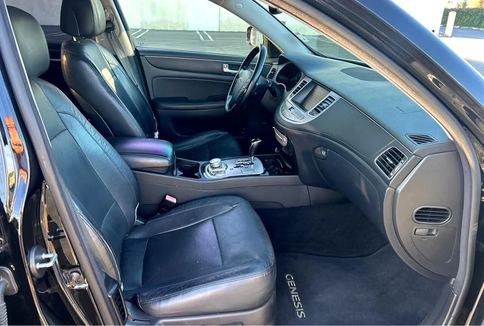 2012 Hyundai Genesis - Image 14 of 20