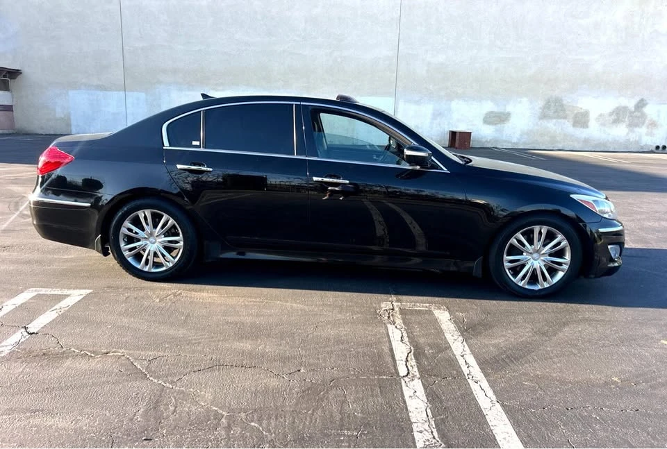 2012 Hyundai Genesis - Image 2 of 20