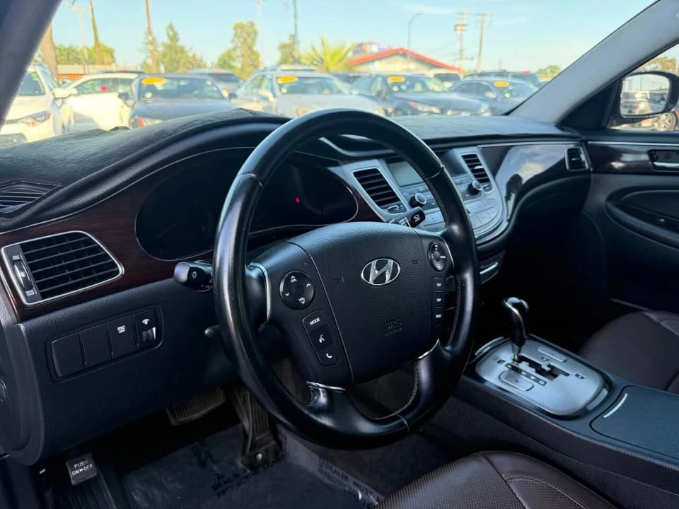 2012 Hyundai Genesis - Image 17 of 20