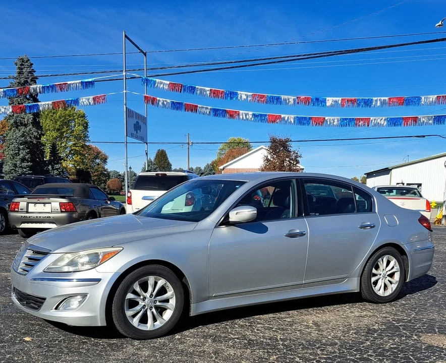 2012 Hyundai Genesis - Image 2 of 7