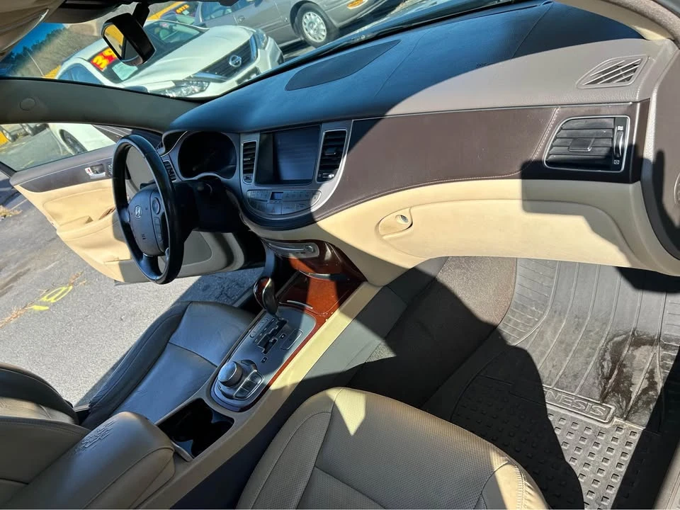 2012 Hyundai Genesis - Image 12 of 14