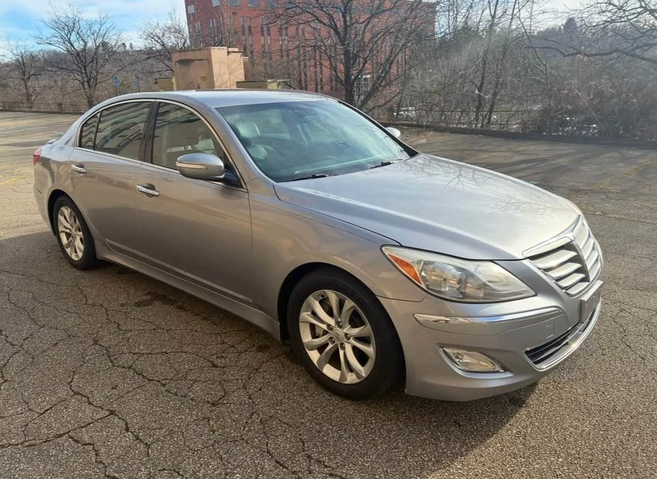 2012 Hyundai Genesis - Image 7 of 9