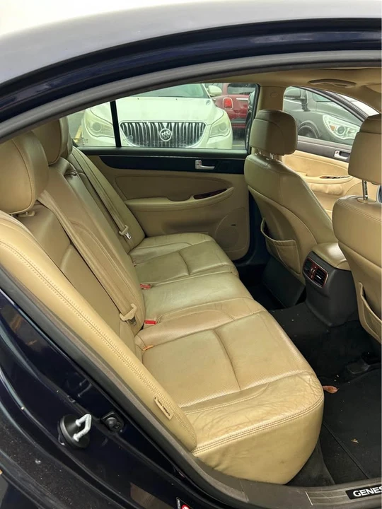 2012 Hyundai Genesis - Image 11 of 14