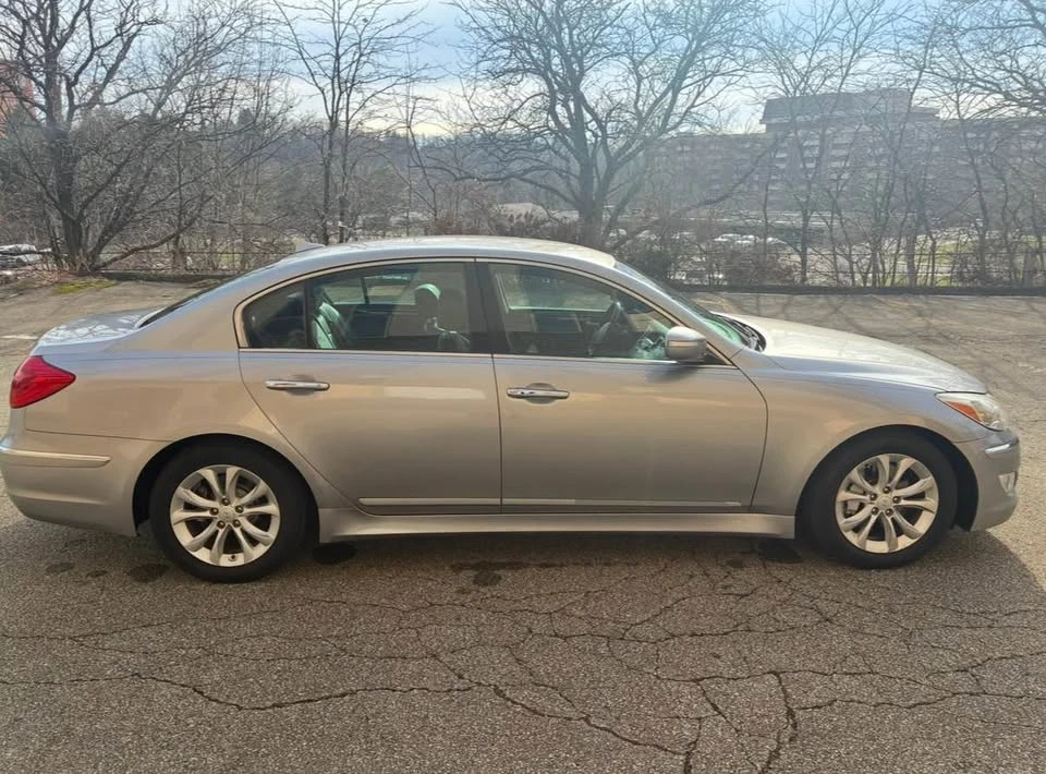 2012 Hyundai Genesis - Image 8 of 9