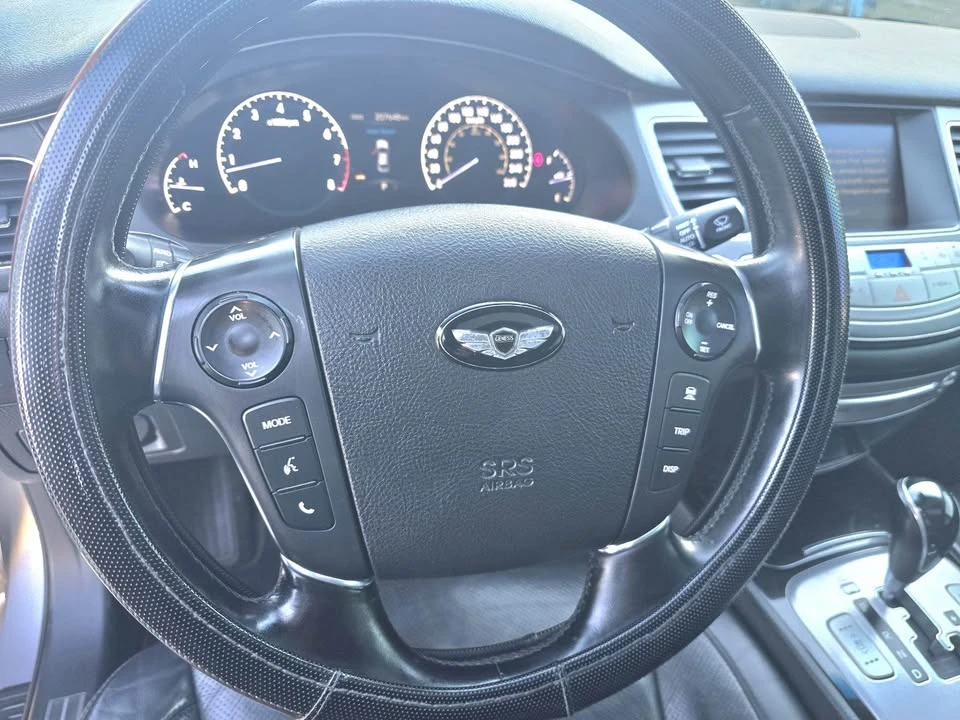 2012 Hyundai Genesis - Image 12 of 17