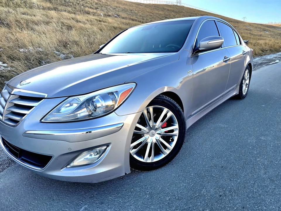2012 Hyundai Genesis - Image 2 of 17