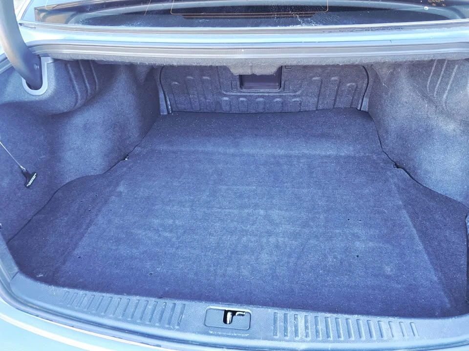 2012 Hyundai Genesis - Image 11 of 17