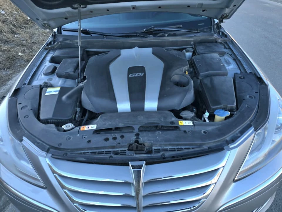 2012 Hyundai Genesis - Image 13 of 17