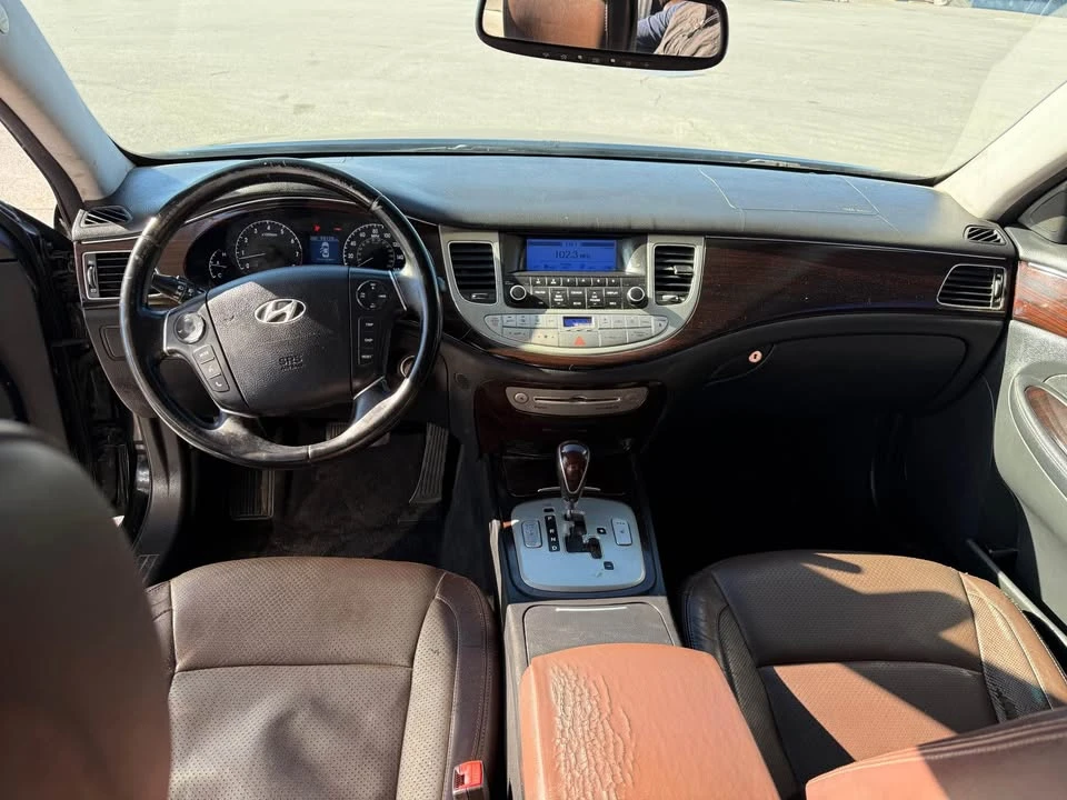 2012 Hyundai Genesis - Image 5 of 6