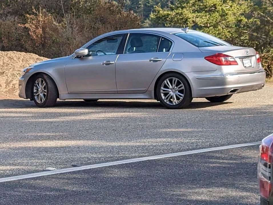 2012 Hyundai Genesis - Image 2 of 6