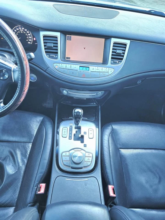 2012 Hyundai Genesis - Image 5 of 17