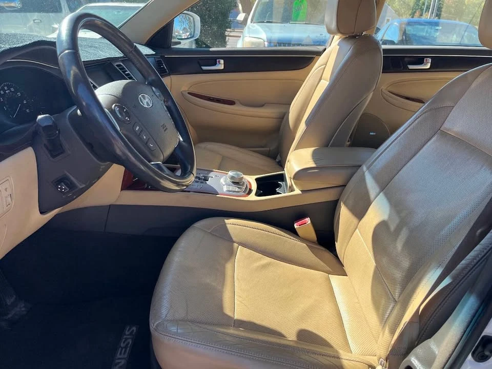 2012 Hyundai Genesis - Image 11 of 20