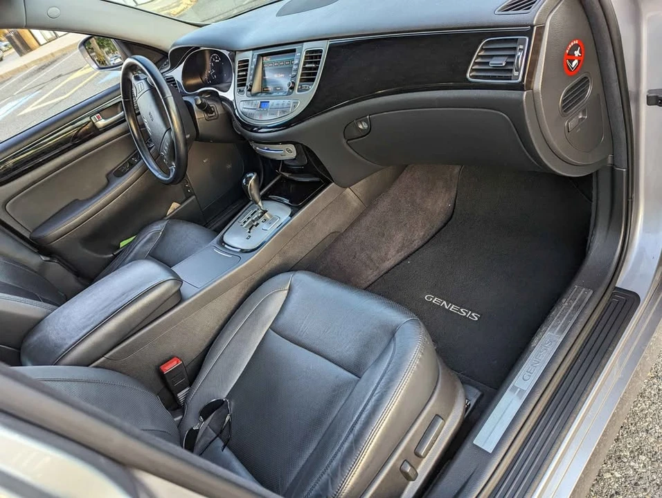 2012 Hyundai Genesis - Image 5 of 6