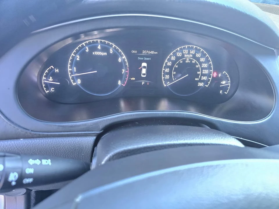 2012 Hyundai Genesis - Image 6 of 17
