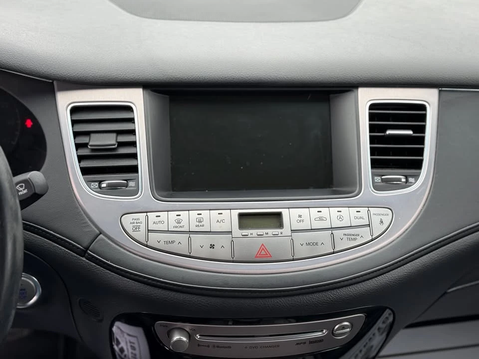 2012 Hyundai Genesis - Image 12 of 17