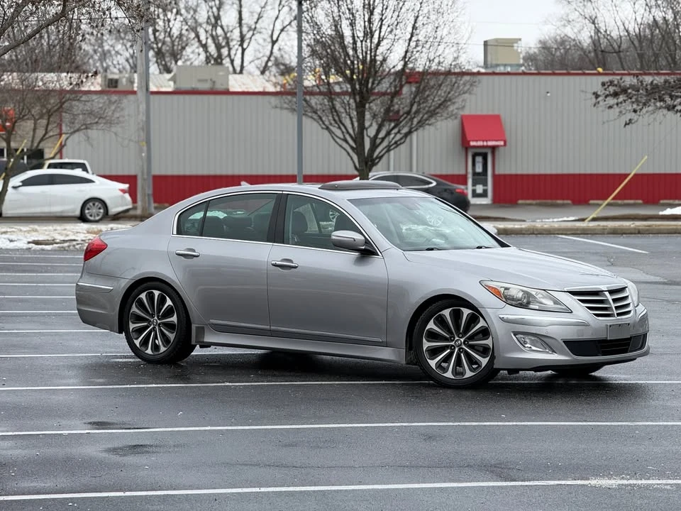 2012 Hyundai Genesis - Image 4 of 17