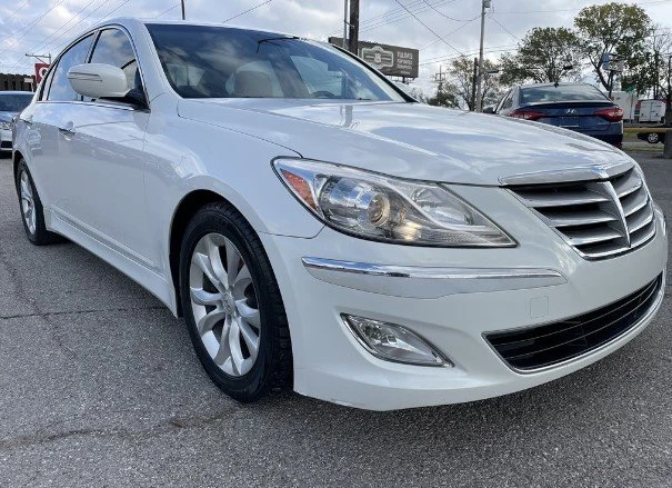 2012 Hyundai Genesis - Image 2 of 8