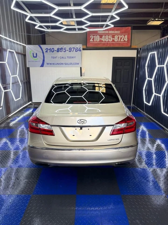 2012 Hyundai Genesis - Image 18 of 20