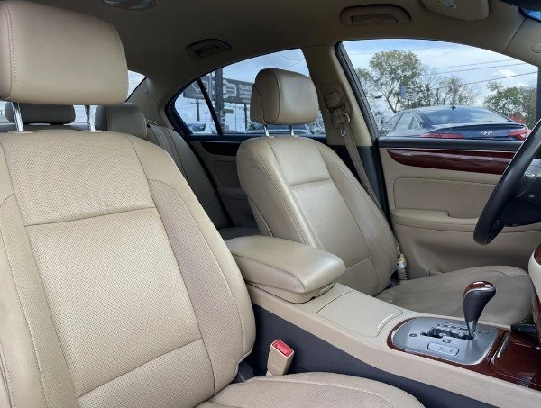 2012 Hyundai Genesis - Image 6 of 8