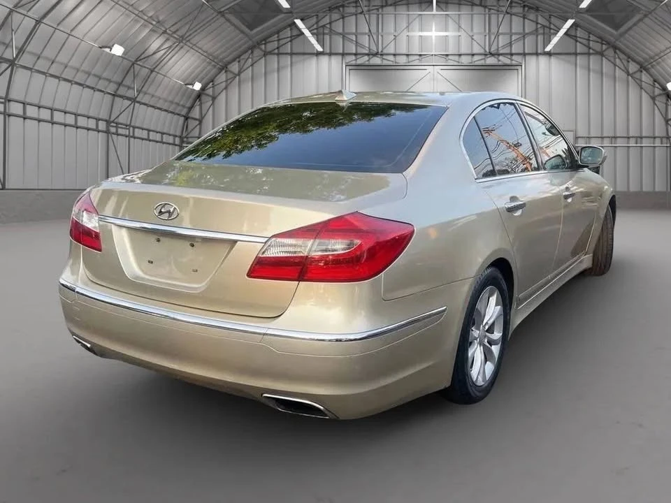 2012 Hyundai Genesis - Image 7 of 20