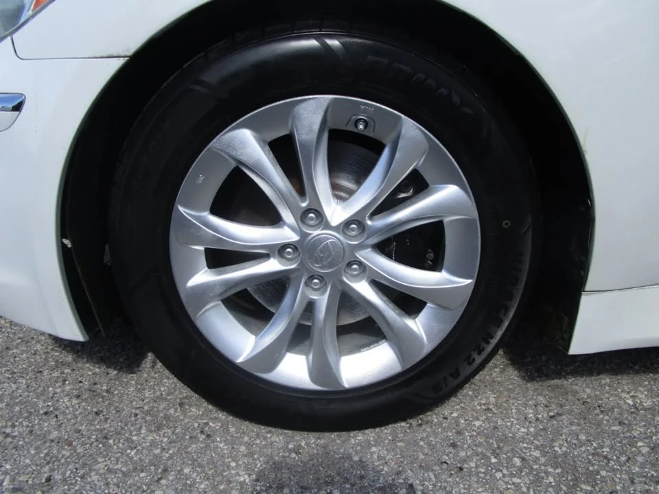 2012 Hyundai Genesis - Image 19 of 20