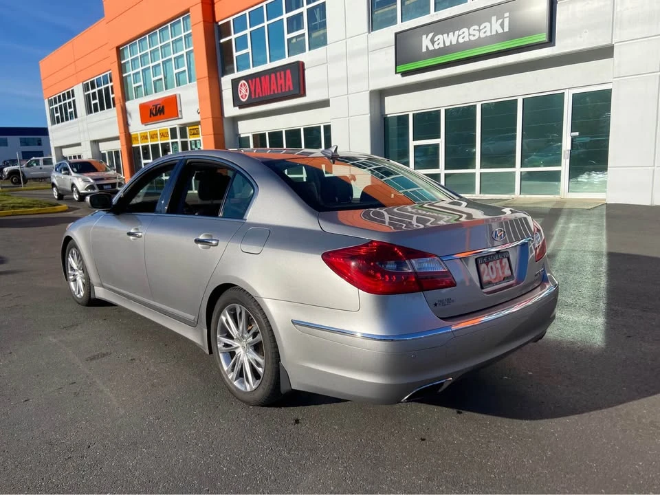 2012 Hyundai Genesis - Image 5 of 20
