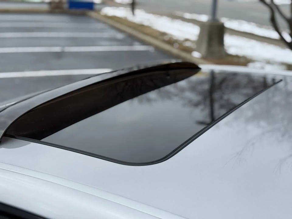2012 Hyundai Genesis - Image 16 of 17