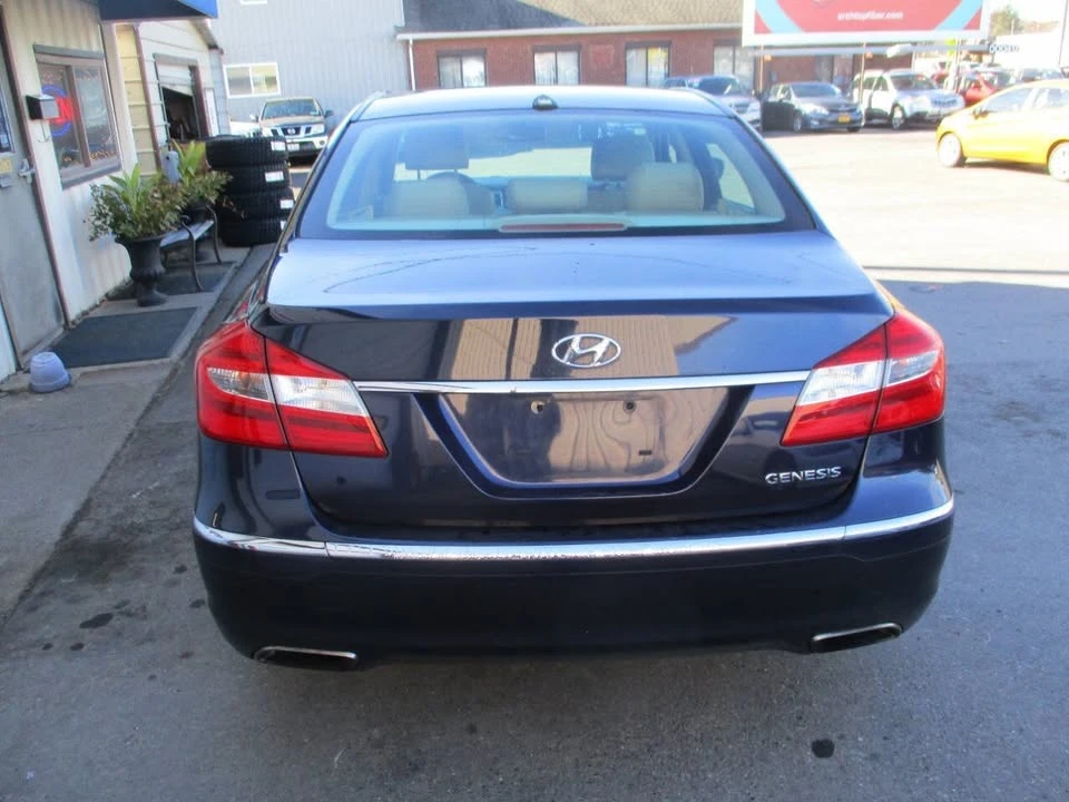 2012 Hyundai Genesis - Image 5 of 10