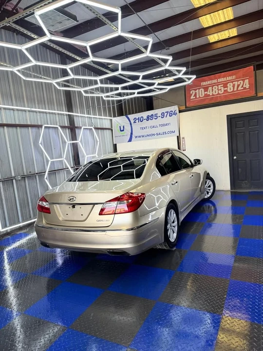 2012 Hyundai Genesis - Image 16 of 20