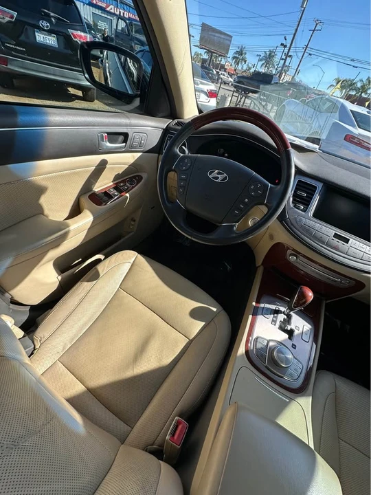 2012 Hyundai Genesis - Image 15 of 18