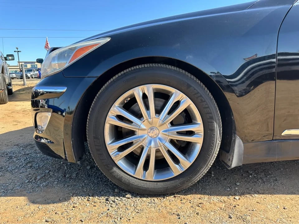 2012 Hyundai Genesis - Image 11 of 18