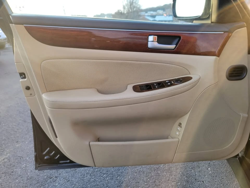 2012 Hyundai Genesis - Image 7 of 13