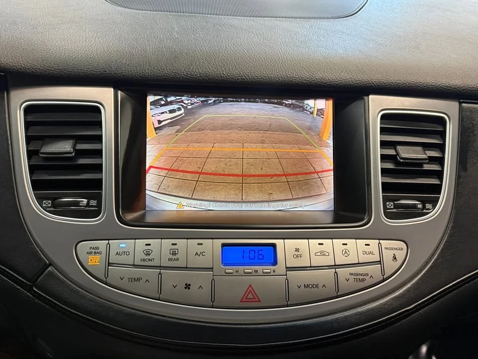 2012 Hyundai Genesis - Image 17 of 20