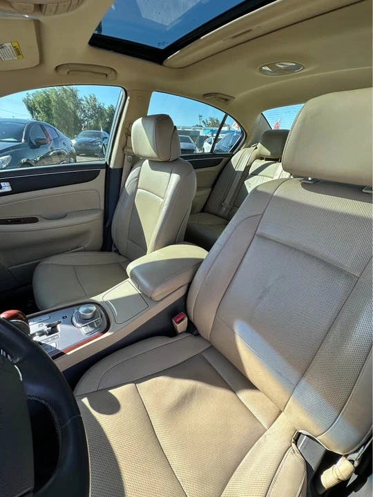 2012 Hyundai Genesis - Image 17 of 18