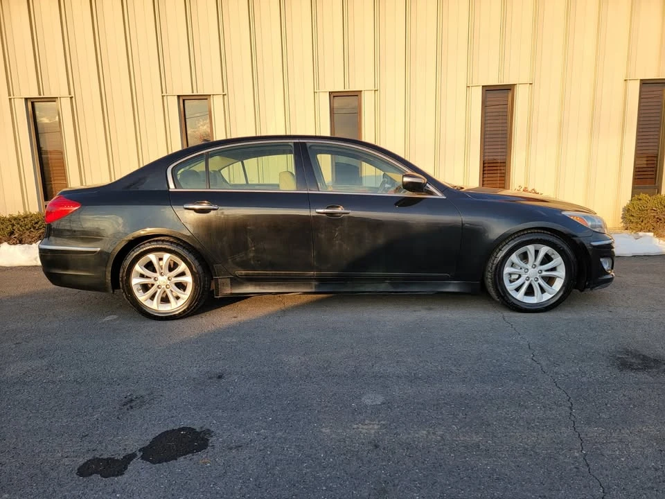2012 Hyundai Genesis - Image 2 of 13