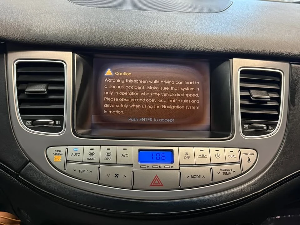 2012 Hyundai Genesis - Image 16 of 20