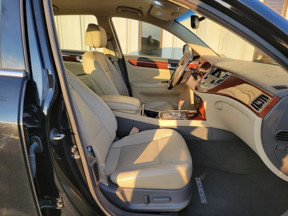 2012 Hyundai Genesis - Image 12 of 13