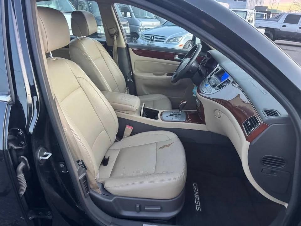 2012 Hyundai Genesis - Image 11 of 20
