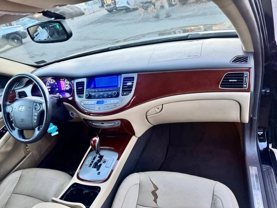 2012 Hyundai Genesis - Image 10 of 20