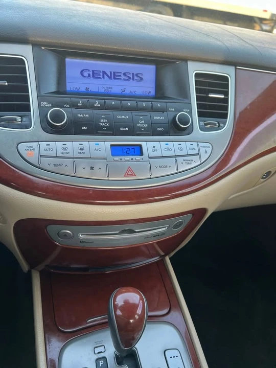 2012 Hyundai Genesis - Image 12 of 20