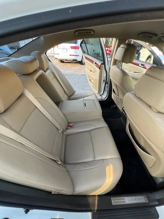 2012 Hyundai Genesis - Image 18 of 20