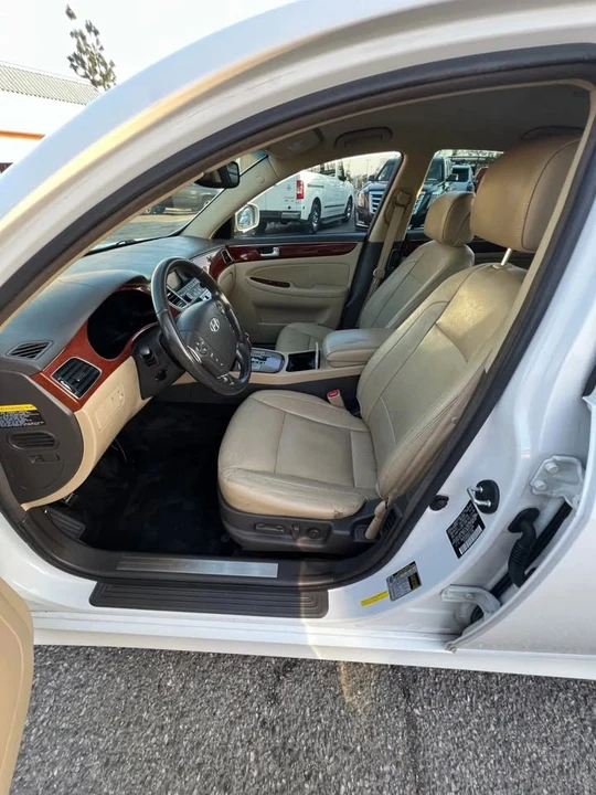 2012 Hyundai Genesis - Image 13 of 20