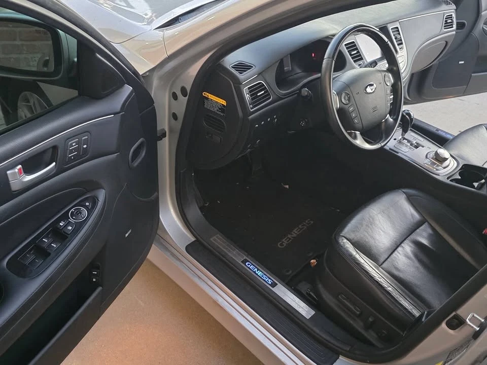 2012 Hyundai Genesis - Image 7 of 19