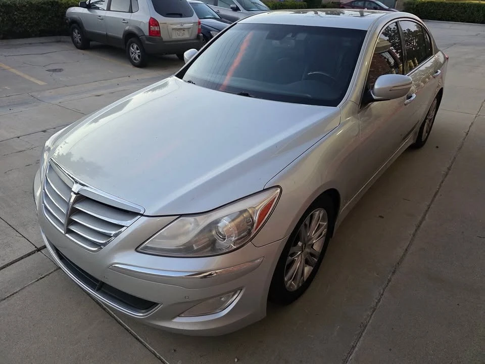 2012 Hyundai Genesis - Image 2 of 19