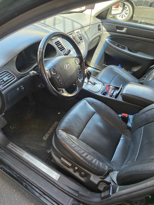 2012 Hyundai Genesis - Image 8 of 9