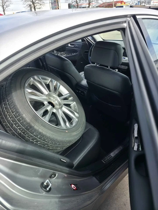 2012 Hyundai Genesis - Image 5 of 9