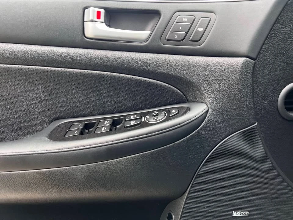 2012 Hyundai Genesis - Image 16 of 19