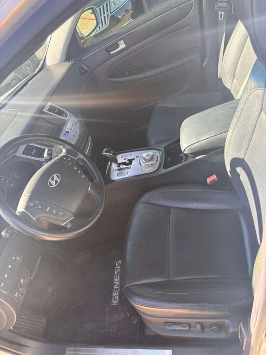 2012 Hyundai Genesis - Image 7 of 8