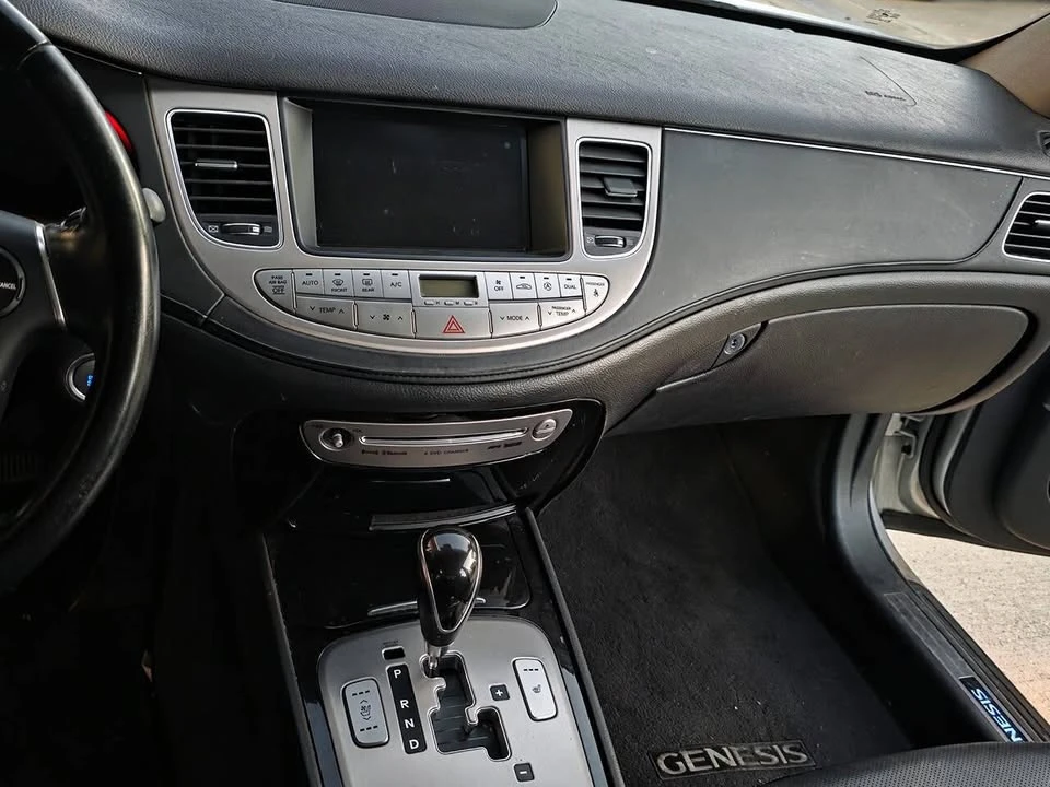 2012 Hyundai Genesis - Image 17 of 19
